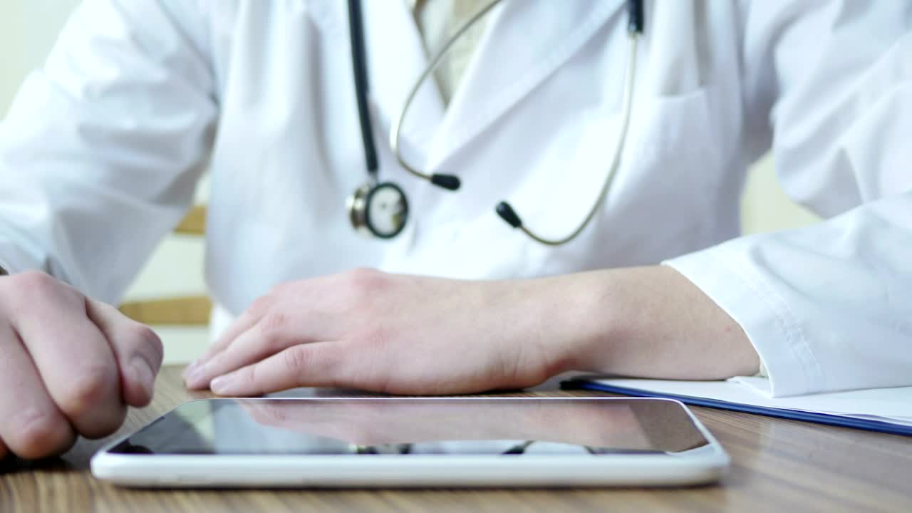 Download Stock Video Doctor Using A Tablet Device Live Wallpaper For PC
