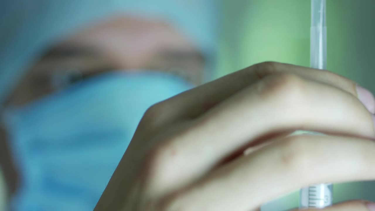 Download Stock Video Doctor Preparing A Syringe Live Wallpaper For PC