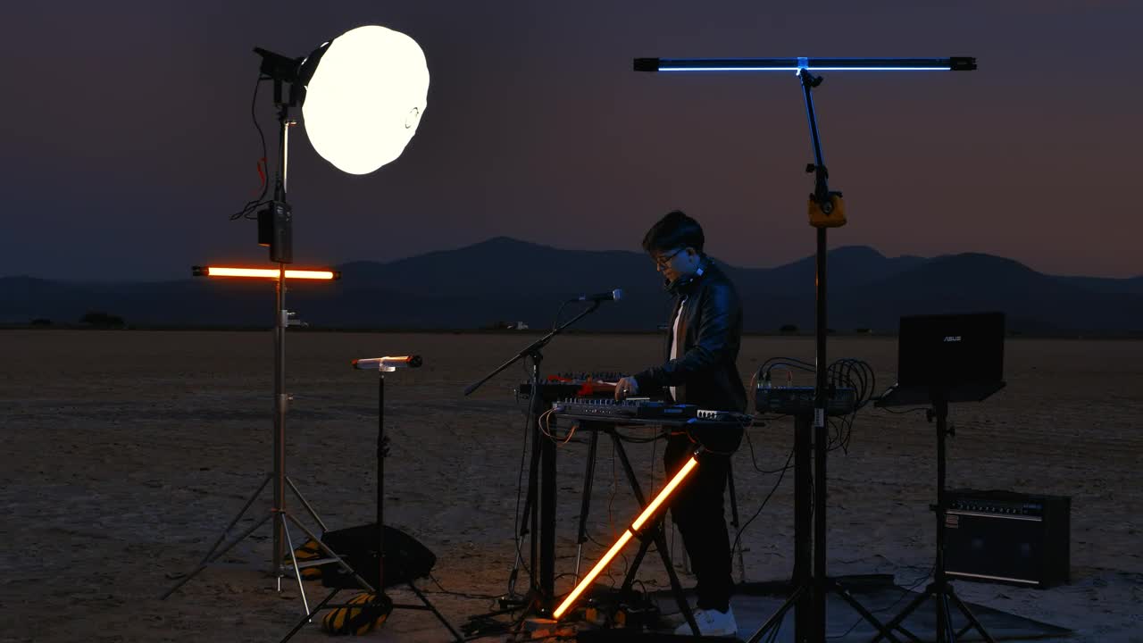 Download Stock Video Dj Playing With His Equipment In An Empty Desert Live Wallpaper For PC