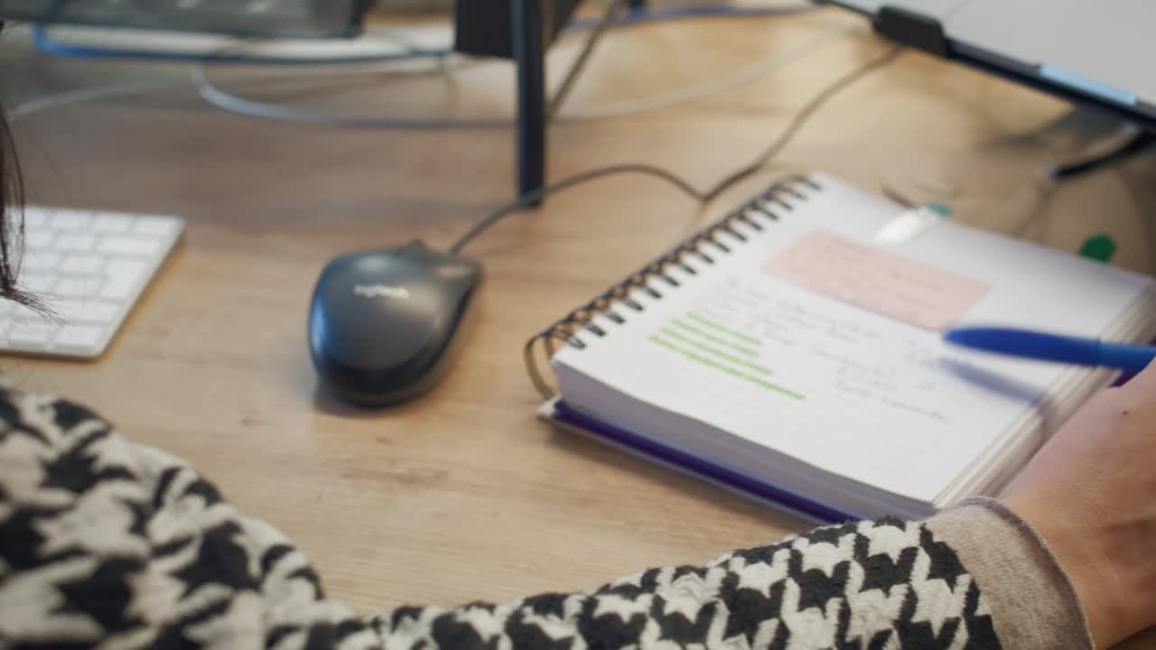 Download Stock Video Desk While A Woman Works On The Computer Live Wallpaper For PC