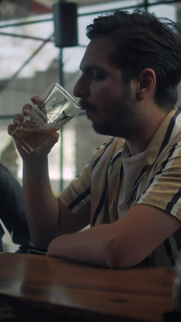 Download Stock Video Friends Chatting In A Bar Live Wallpaper For PC