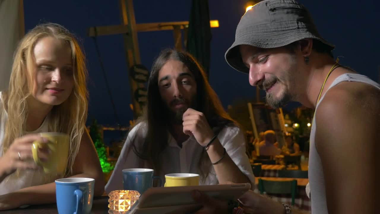 Download Stock Video Friends At A Cafe In The Evening Live Wallpaper For PC