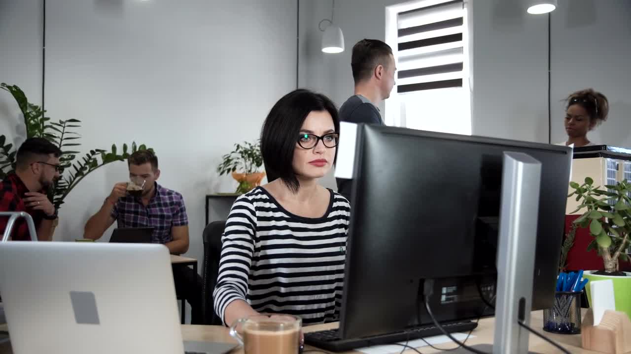 Download Stock Video Focused Woman Working On The Computer Live Wallpaper For PC