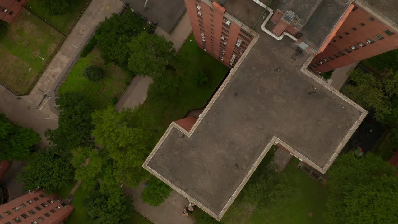 Download Stock Video Flying Over Apartment Buildings In New York Live Wallpaper For PC