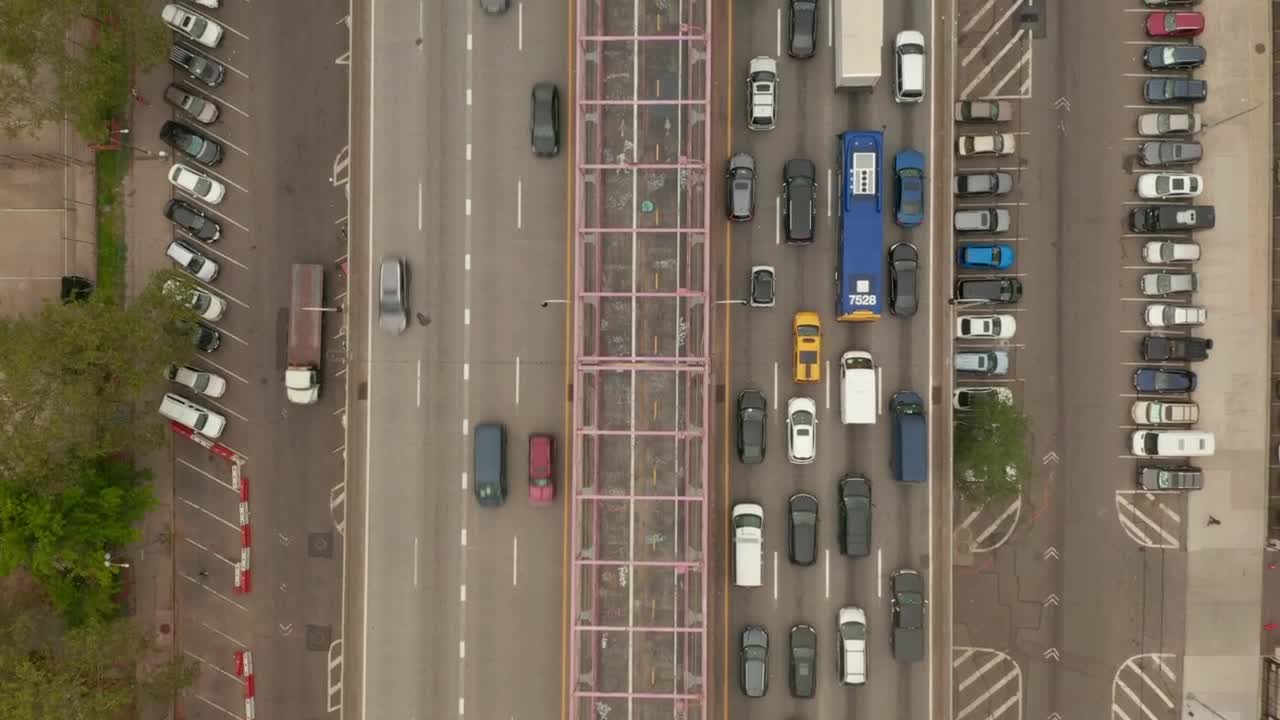 Download Stock Video Fluent And Heavy Traffic On Bridge In New York Live Wallpaper For PC