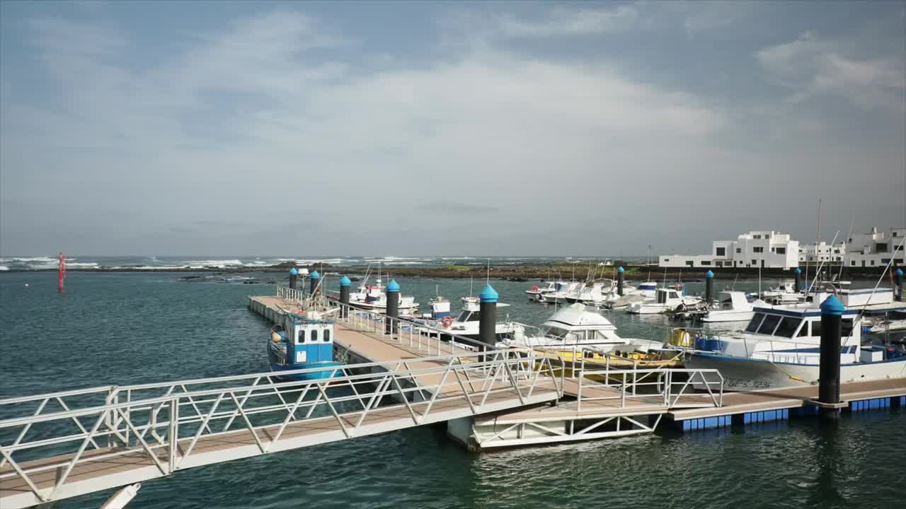 Download Stock Video Floating Dock With Anchored Boats Live Wallpaper For PC