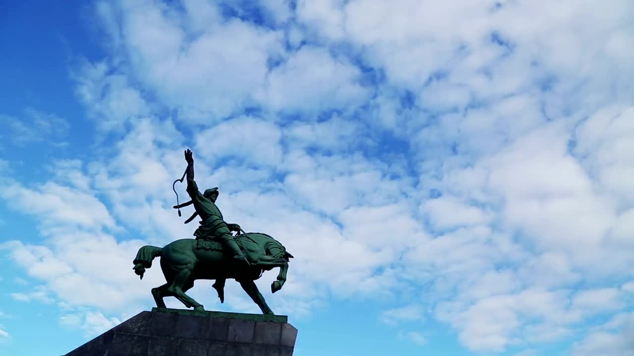 Download Stock Video Floating Clouds Above A Statue Live Wallpaper For PC