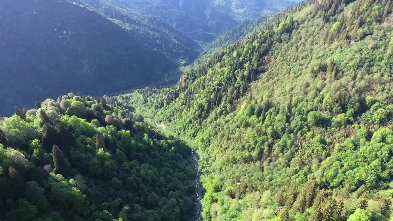Download Stock Video Flight Through The Green Mountains Live Wallpaper For PC