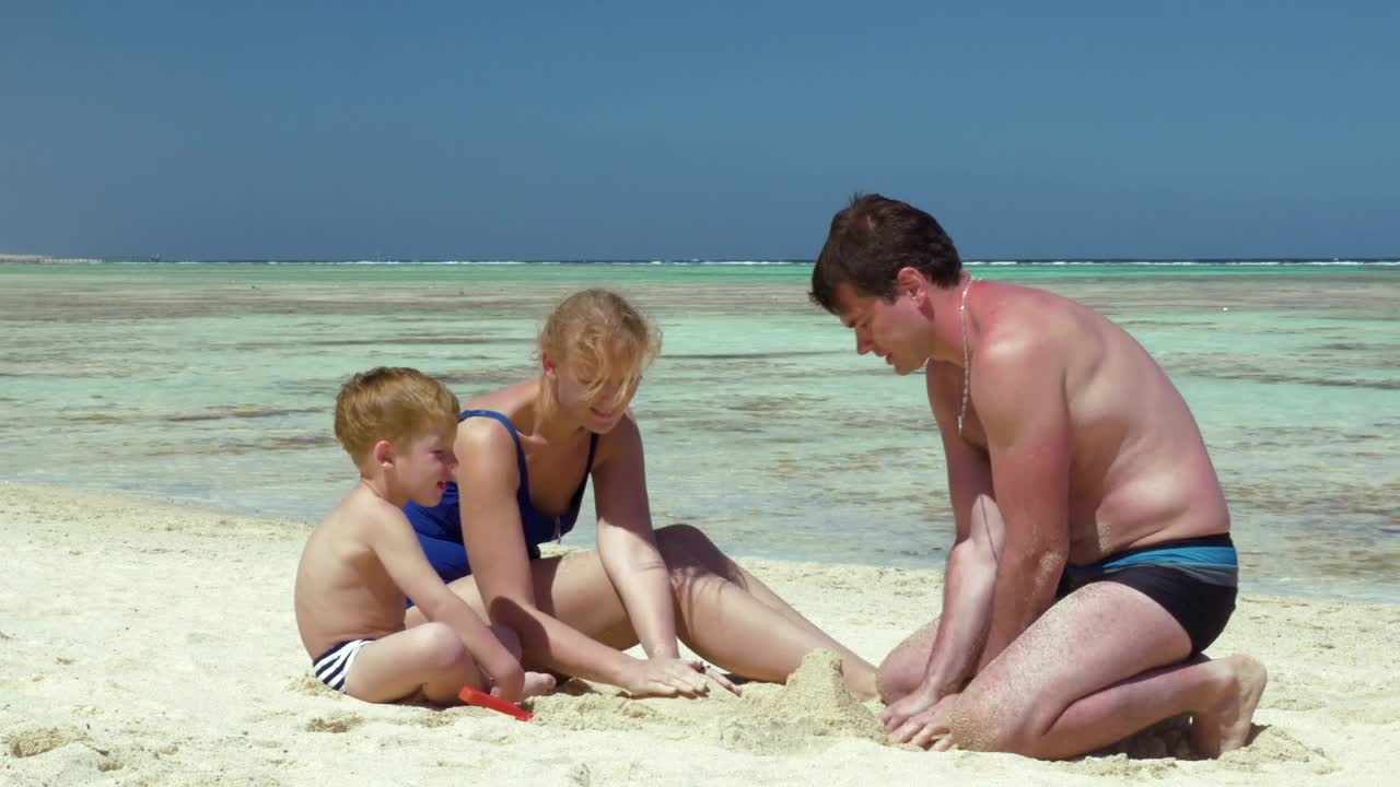 Download Stock Video Father Building A Sand Castle With His Family Live Wallpaper For PC