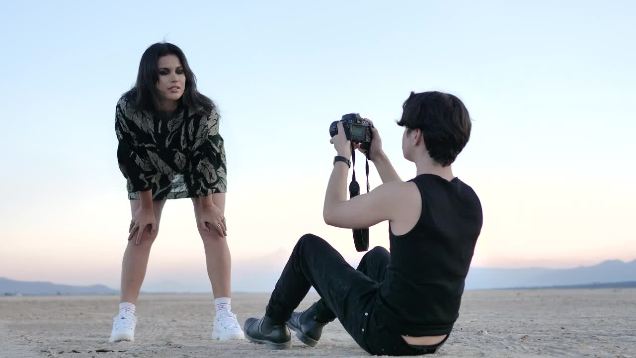 Download Stock Video Fashion Girl Posing For A Photographer In A Desert Live Wallpaper For PC