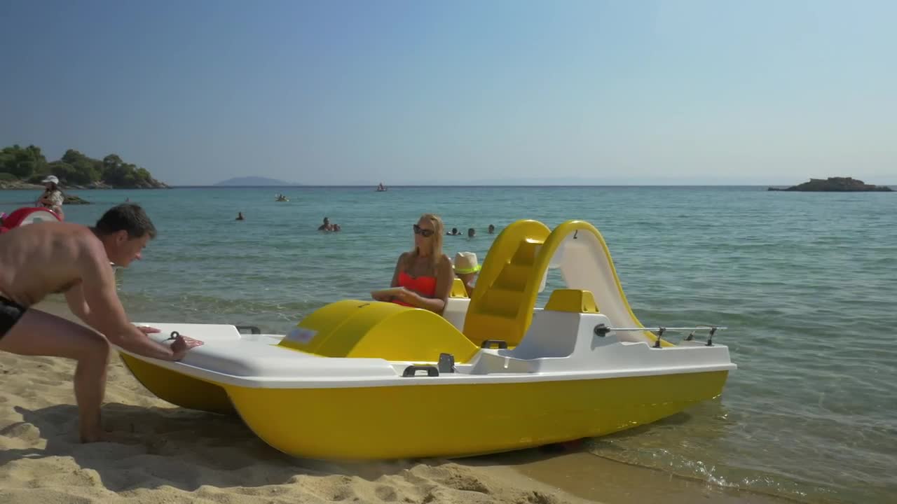 Download Stock Video Family Taking A Pedal Boat Out Live Wallpaper For PC