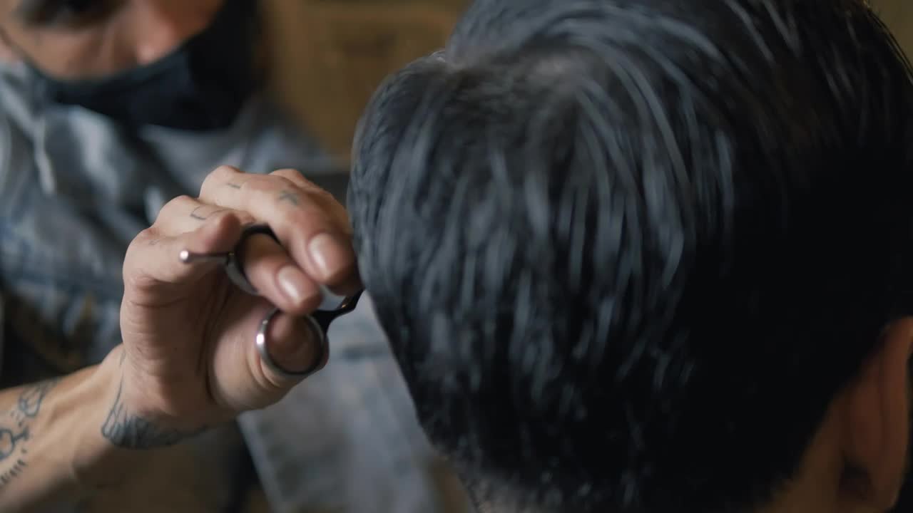 Download Stock Video Hairdresser With A Mask Cutting A Persons Hair Live Wallpaper For PC