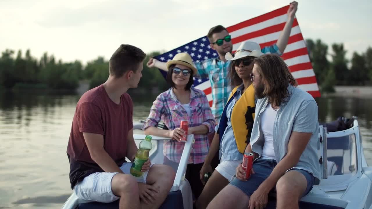 Download Stock Video Group Of Friends Taking A Selfie On A Boat Live Wallpaper For PC