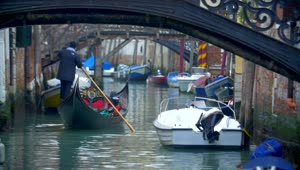 Stock Video Gondola Sailing In Venice Live Wallpaper For PC
