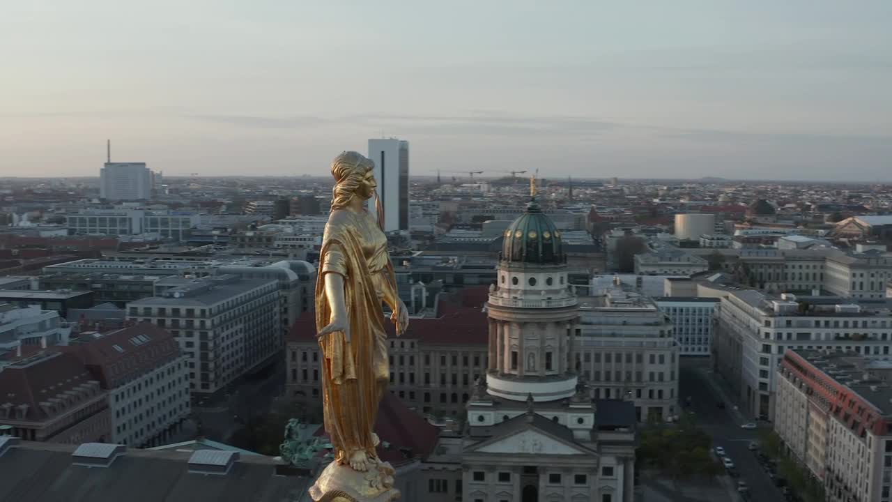 Download Stock Video Golden Statue And The City In The Background Live Wallpaper For PC