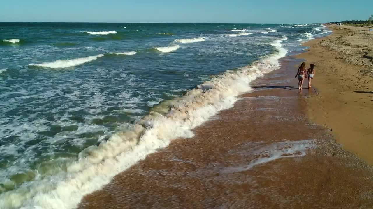 Download Stock Video Girls Walking On The Sand Next To The Sea Waves Live Wallpaper For PC