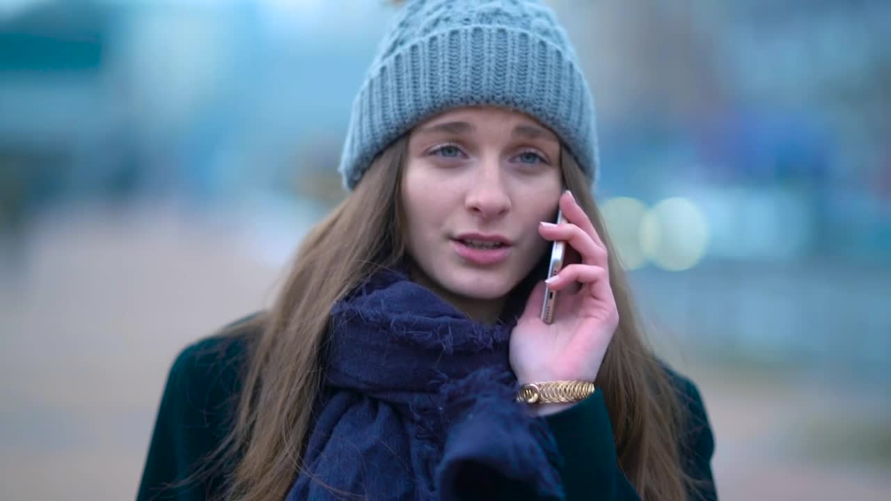 Download Stock Video Girl Talking On The Phone While Walking Live Wallpaper For PC