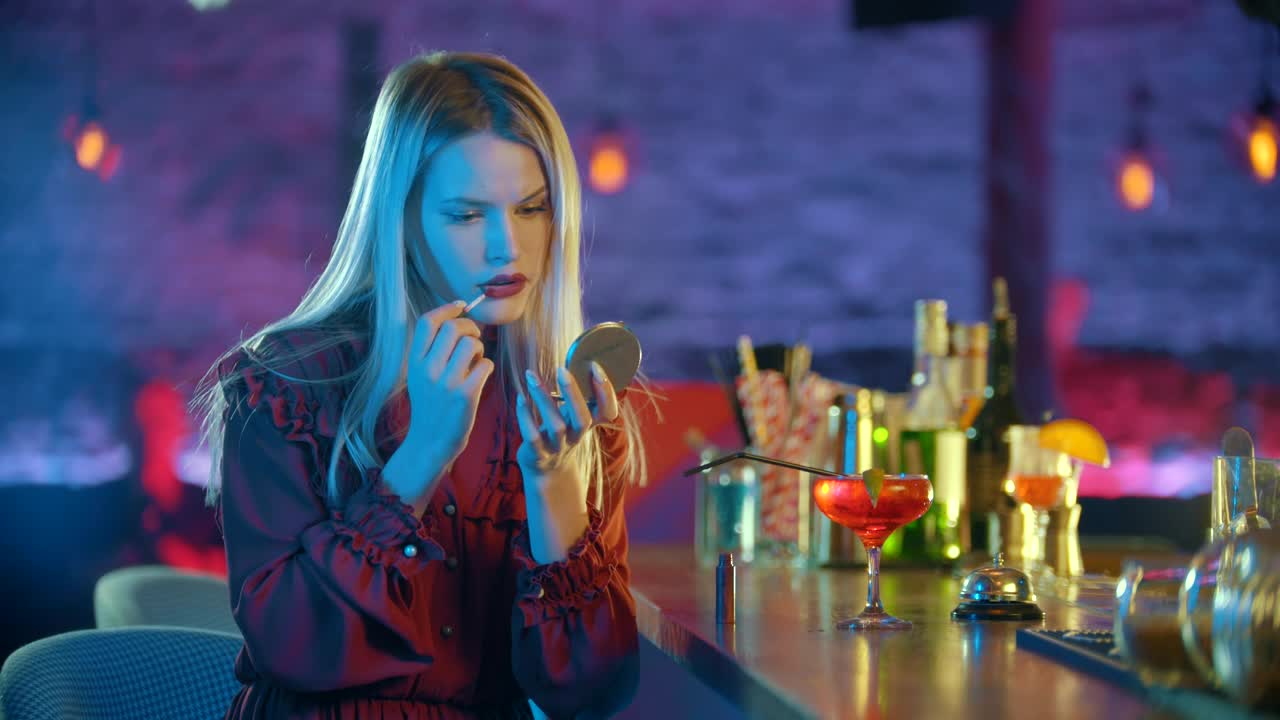 Download Stock Video Girl Putting On Makeup Sitting At A Bar Live Wallpaper For PC