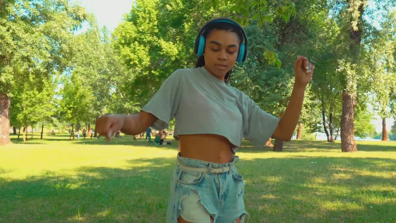 Download Stock Video Girl Dancing With Her Headphones In A Park Live Wallpaper For PC