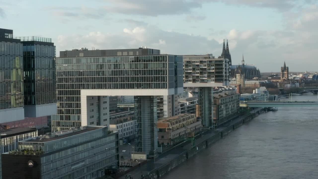 Download Stock Video Futuristic City By A River Live Wallpaper For PC