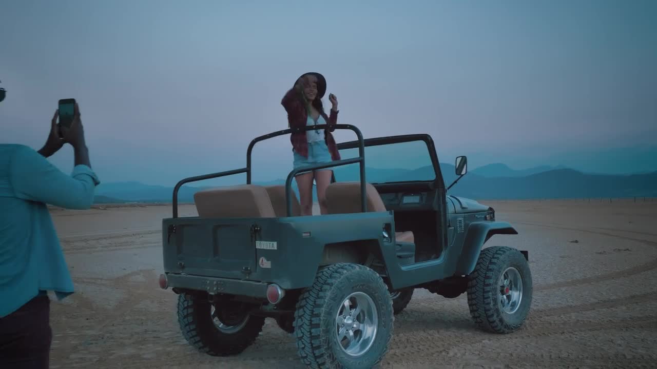 Download Stock Video Friends Taking Photos For Instagram On A Road Trip Live Wallpaper For PC