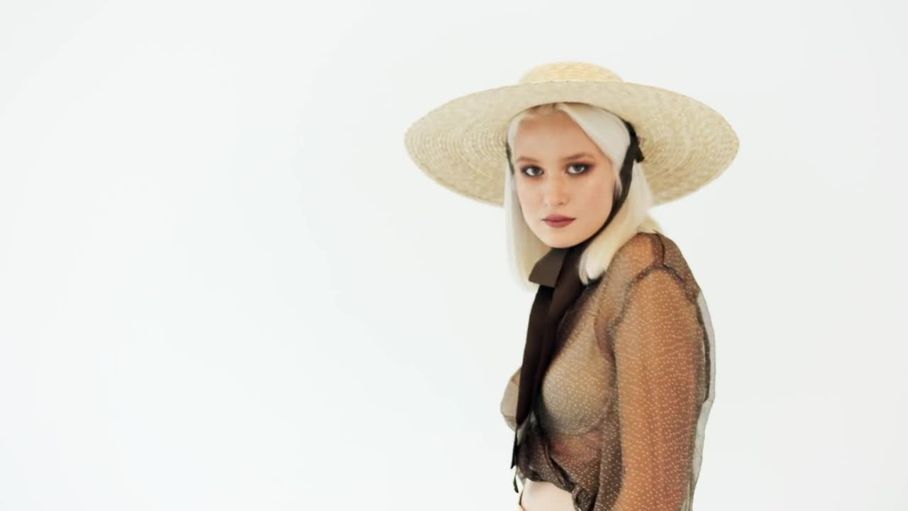 Download Stock Video Instagram Model In Photo Studio Animated Wallpaper