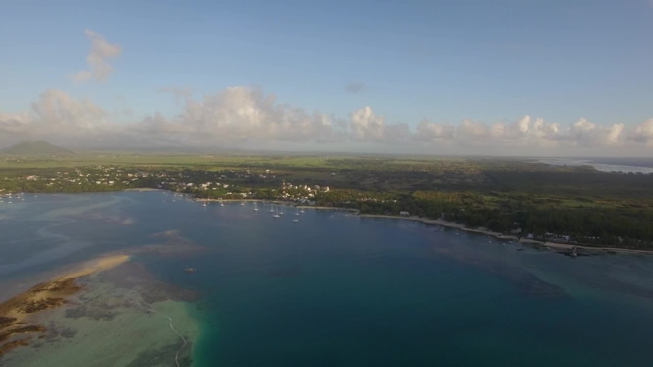 Download Stock Video Houses Along The Island Coast Animated Wallpaper