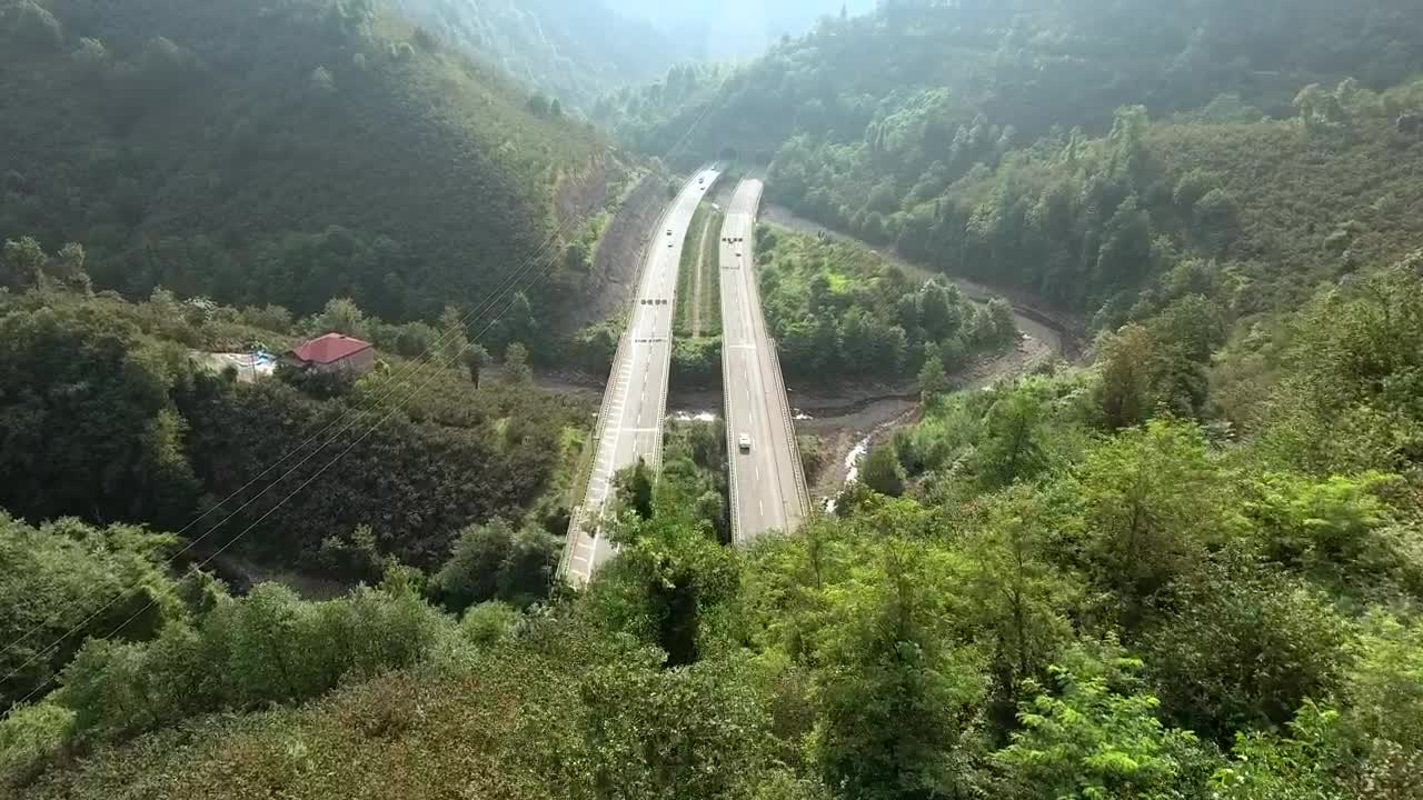 Download Stock Video Highway In The Middle Of The Mountains Animated Wallpaper