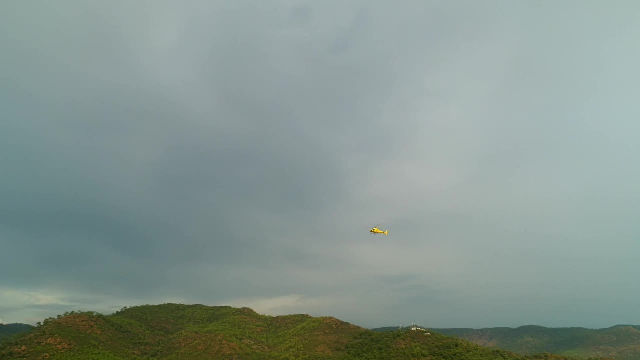 Download Stock Video Helicopter Flying Out Over The Ocean Animated Wallpaper