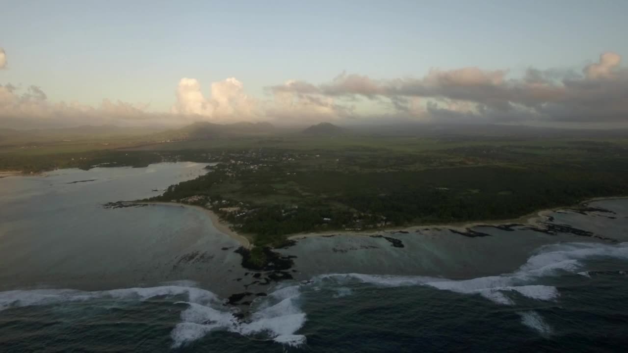 Download Stock Video Heading Away From The Island Animated Wallpaper