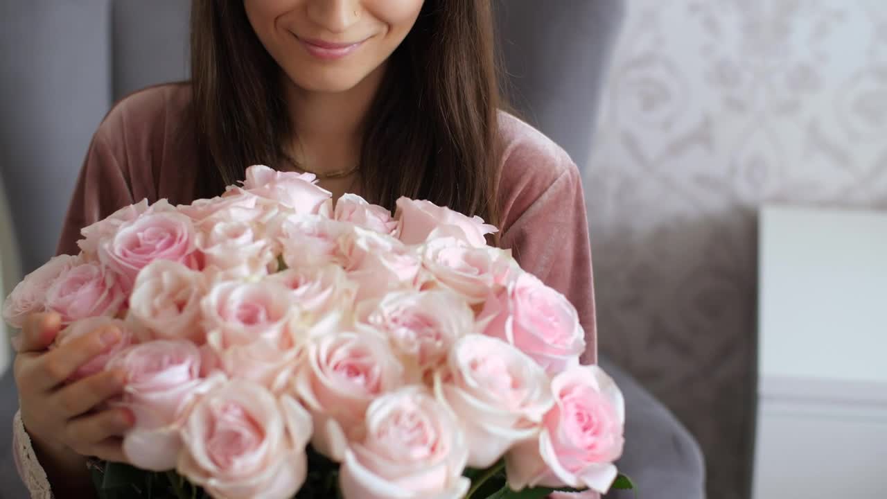 Download Stock Video Happy Woman With Her Bouquet Of Pink Flowers Animated Wallpaper