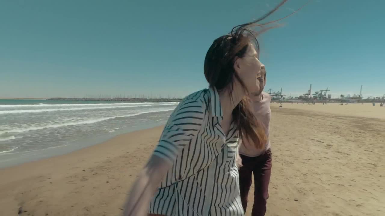 Download Stock Video Happy Couple Running Along The Shore Animated Wallpaper