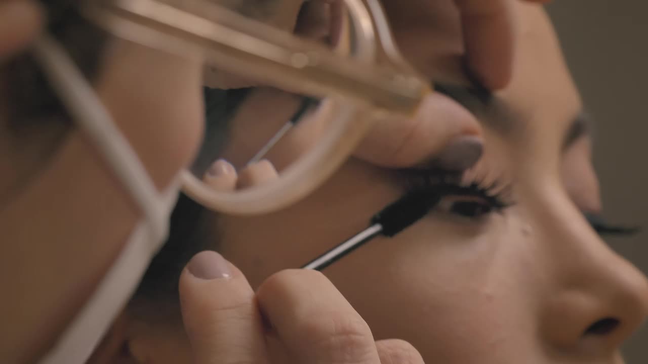 Download Stock Video Making Up The Look Of A Girl Animated Wallpaper