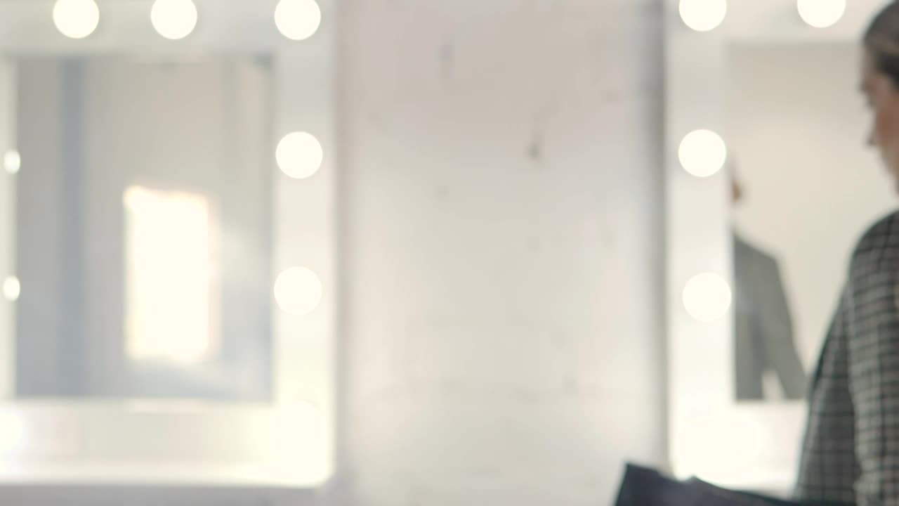 Download Stock Video Makeup Artist And Her Brushes Animated Wallpaper