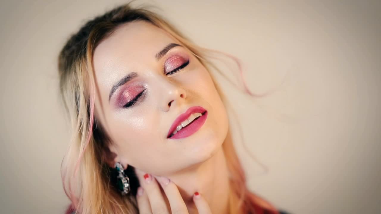Download Stock Video Make Up Woman Portrait Animated Wallpaper