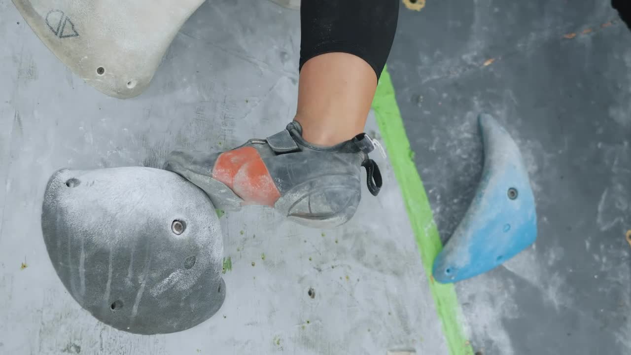 Download Stock Video Low Girl Climbing Up A Mountaineering Wall Animated Wallpaper