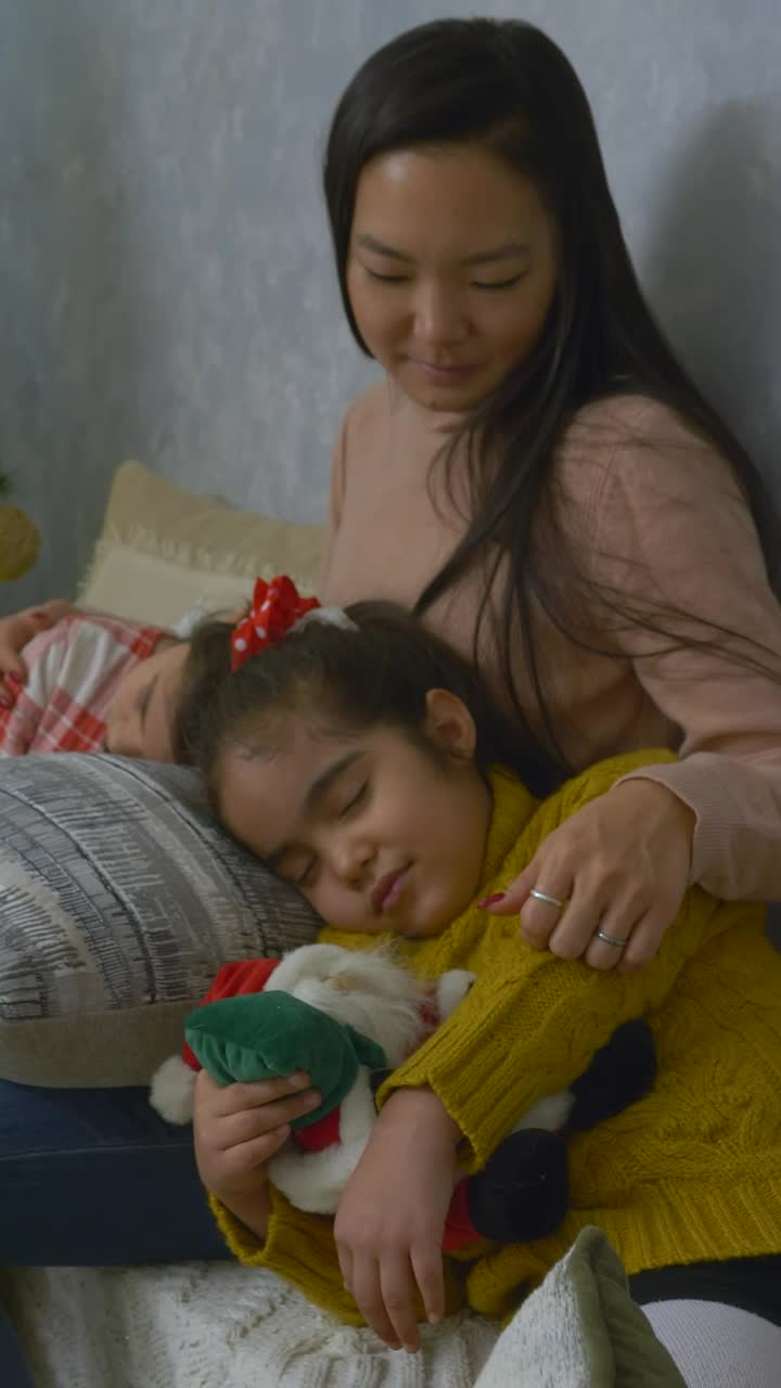 Download Stock Video Loving Mother With Her Two Daughters At Christmas Animated Wallpaper