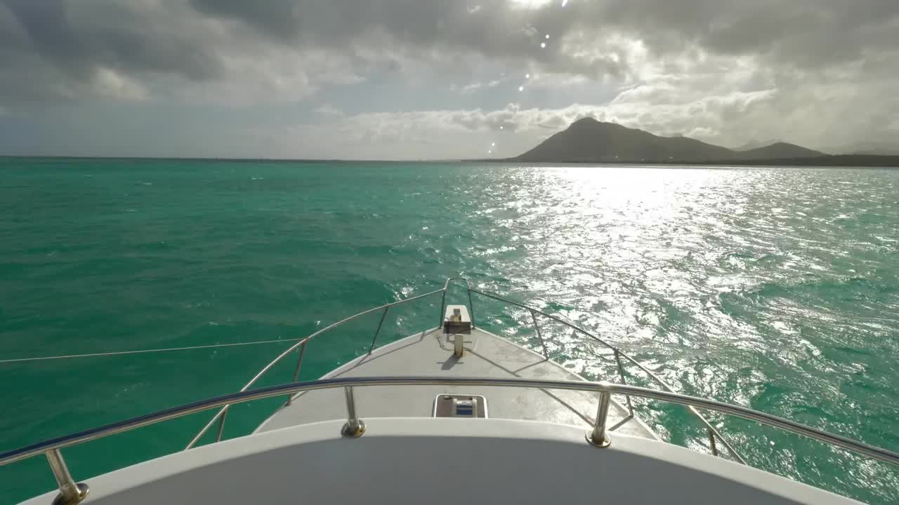 Download Stock Video Looking Out From The Top Of A Boat Animated Wallpaper