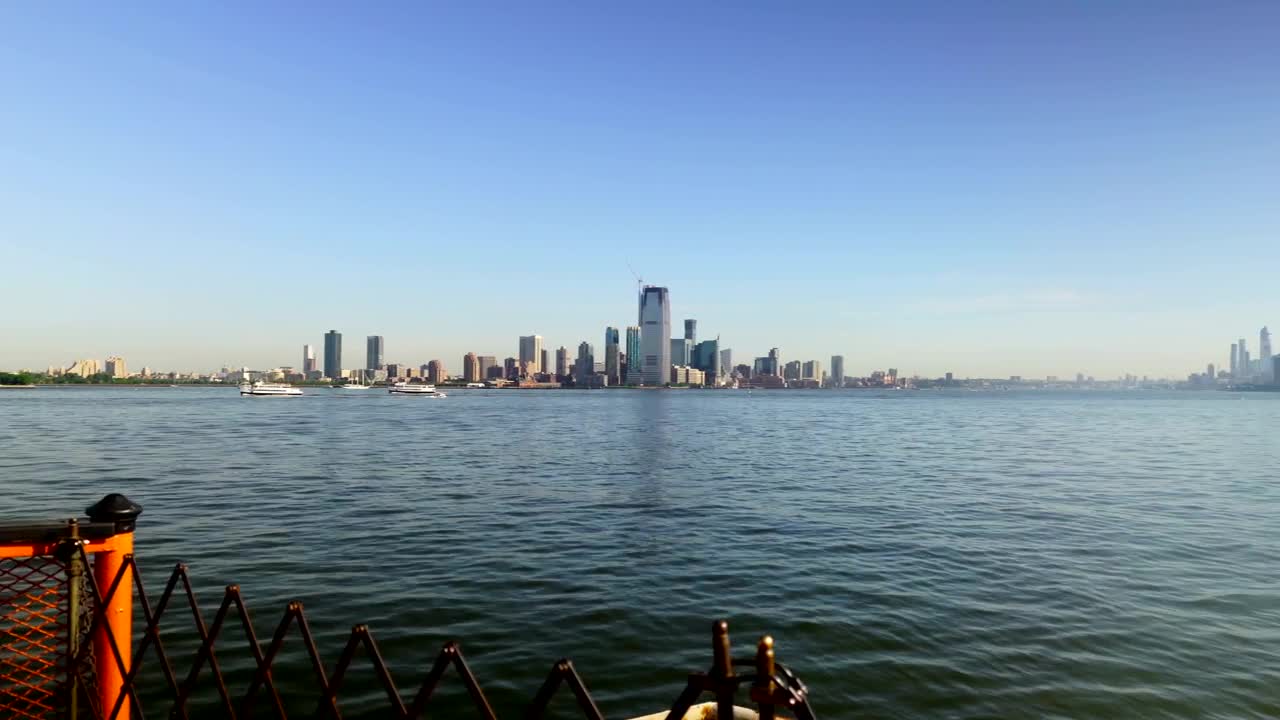 Download Stock Video Looking Across To New York City Animated Wallpaper
