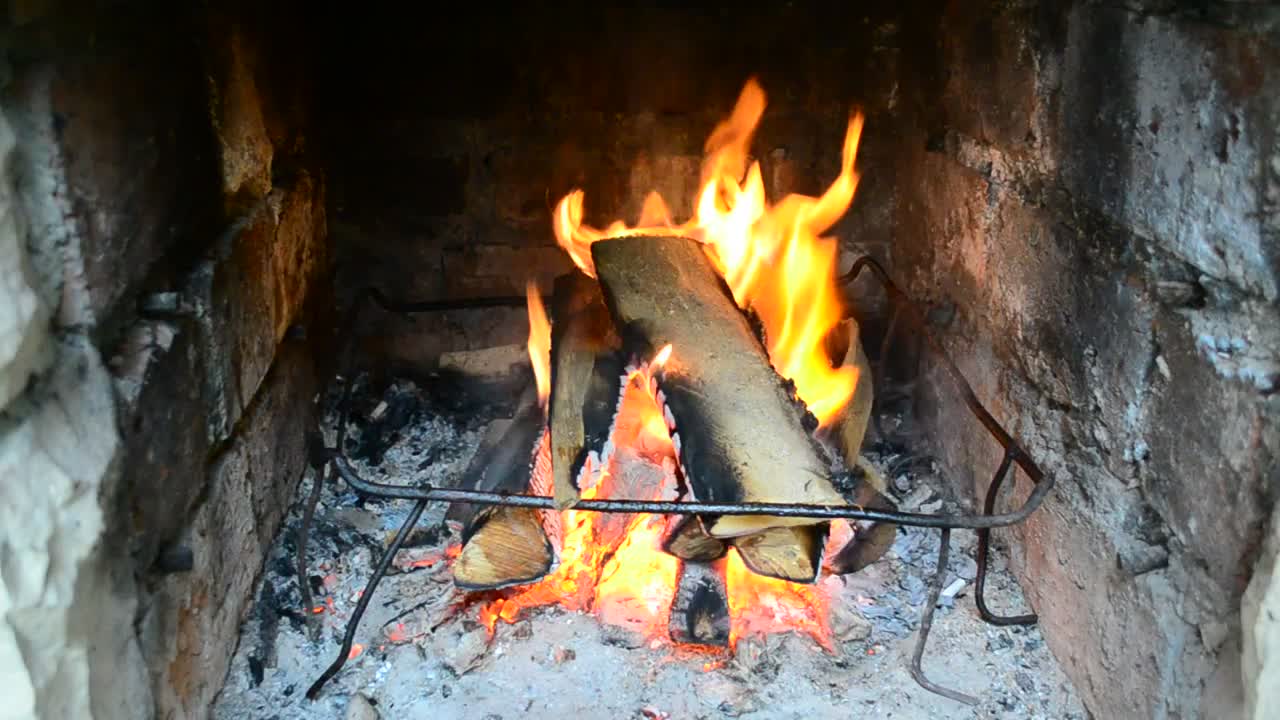 Download Stock Video Log Fire Burning Inside Animated Wallpaper