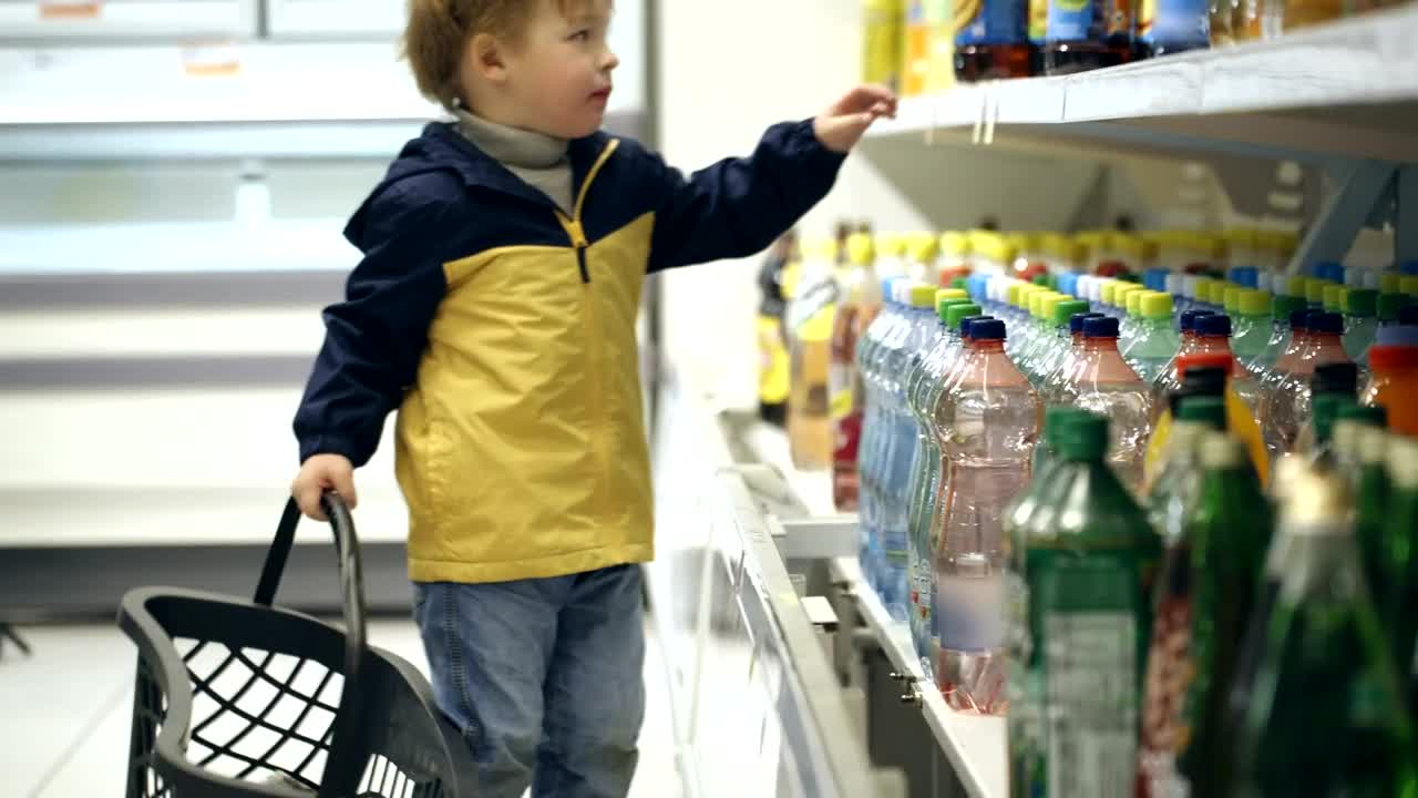 Download Stock Video Little Boy Helping With The Shopping Animated Wallpaper