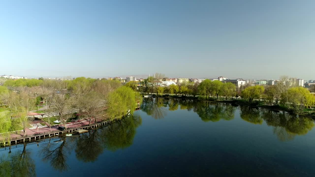 Download Stock Video Large River Cutting Through A City Animated Wallpaper