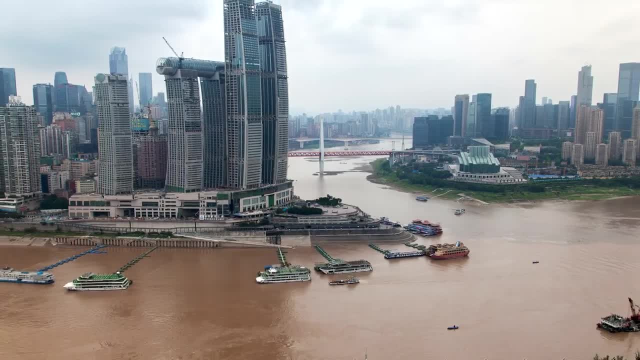 Download Stock Video Large City Surrounded By A River Animated Wallpaper