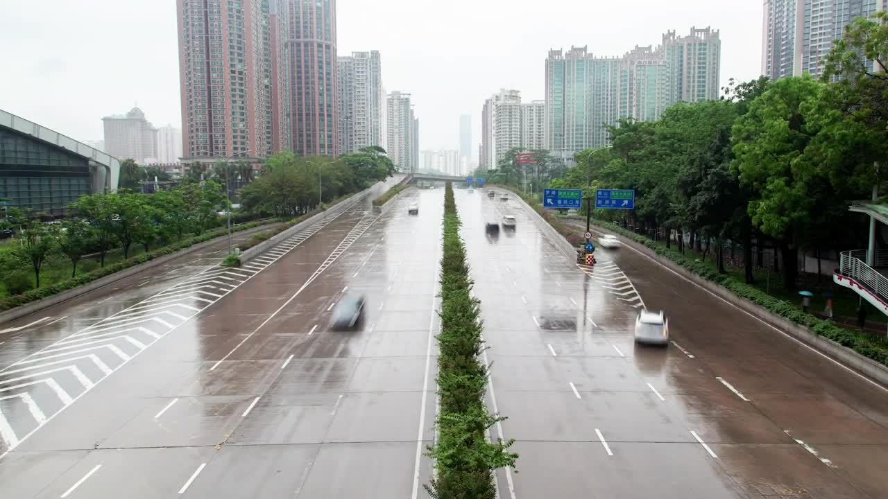 Download Stock Video Large Avenue In A Big City During A Rainy Day Animated Wallpaper