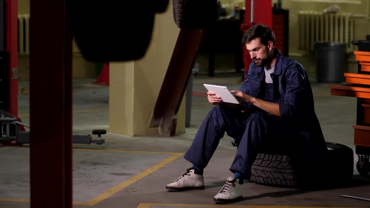 Download Stock Video Mechanic Using A Tablet In A Worksho Animated Wallpaper
