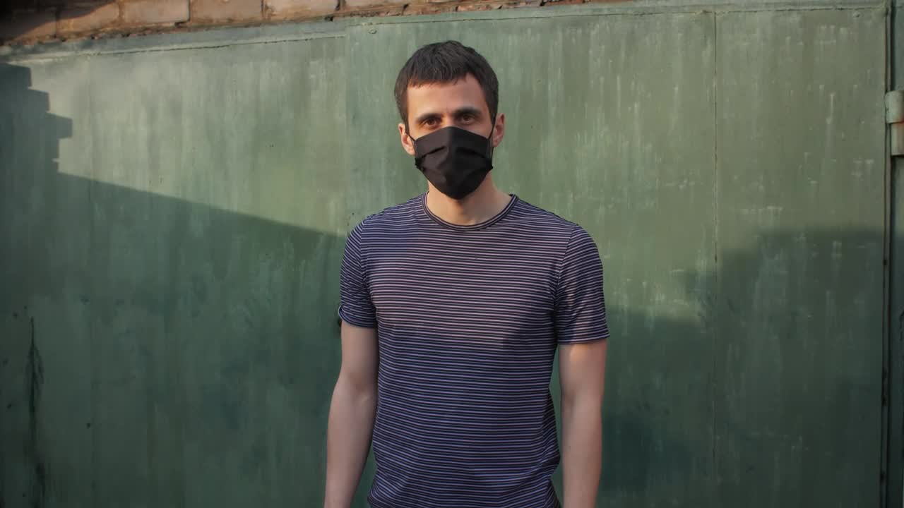 Download Stock Video Man With Mask Keeping Distanc Animated Wallpaper