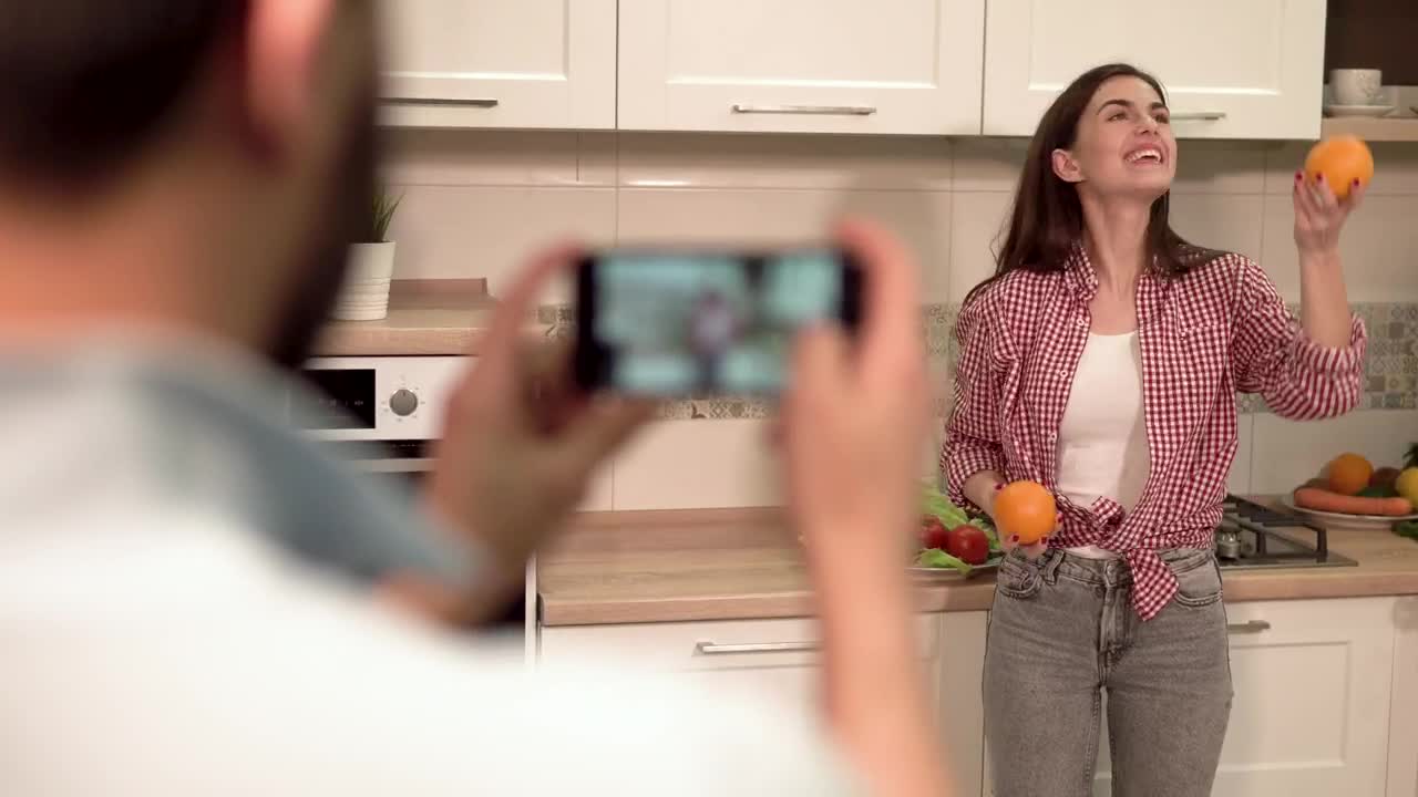 Download Stock Video Man Takes Social Media Photo Of Woman On Mobile I Animated Wallpaper