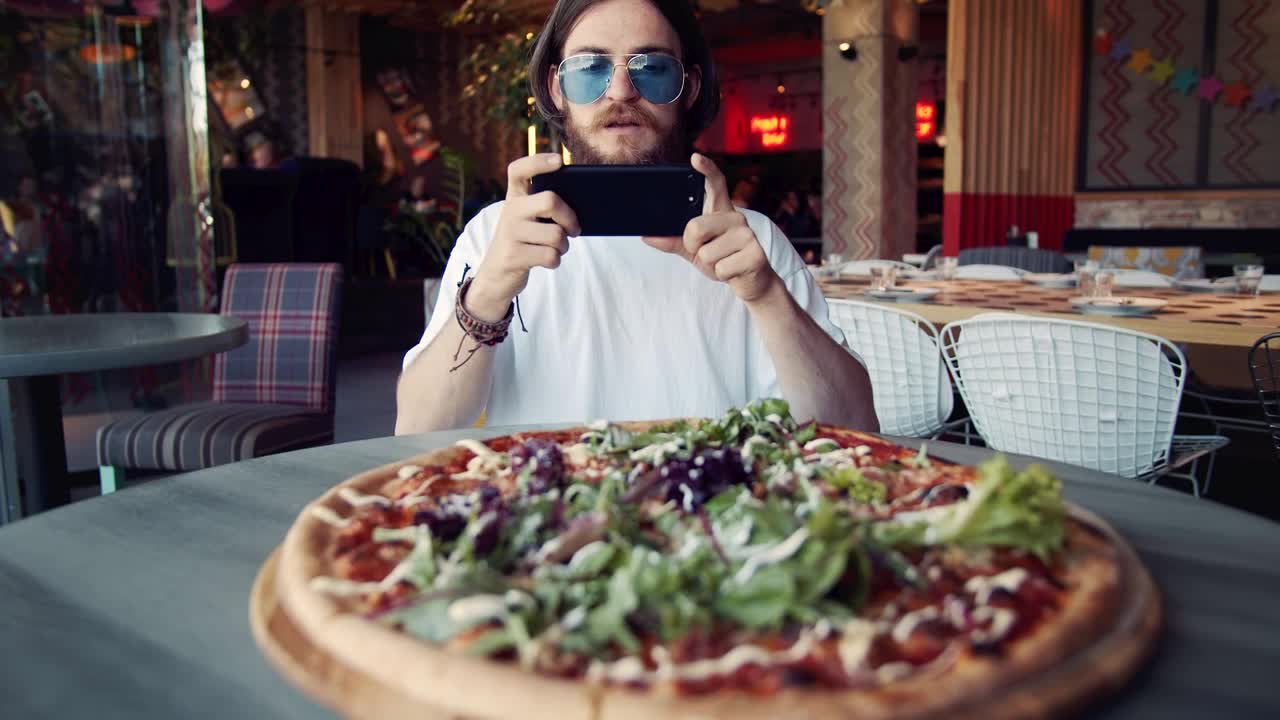 Download Stock Video Man Takes Photo Of Pizza With Mobile Phon Animated Wallpaper