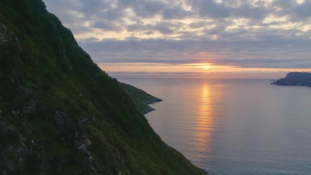 Download Stock Video Mountain And The Sunset At The Ocean Live Wallpaper
