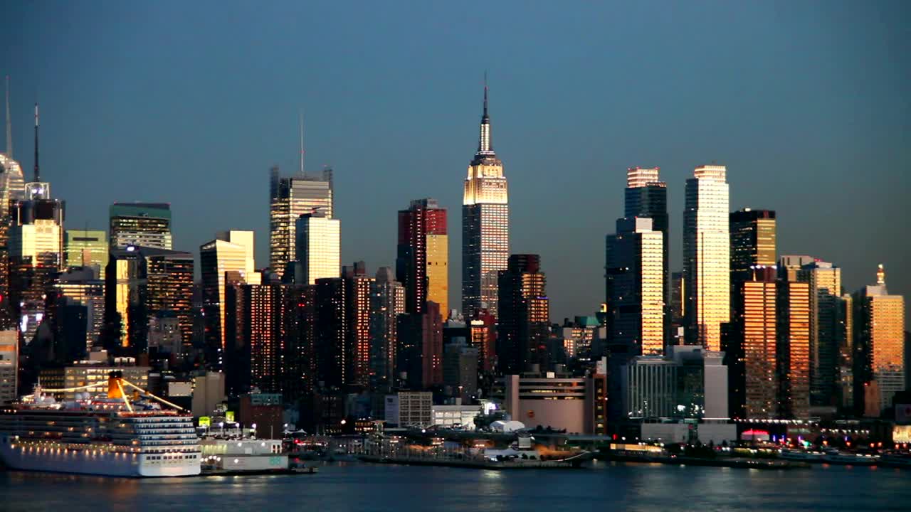 Download Stock Video New York Before A Storm Live Wallpaper